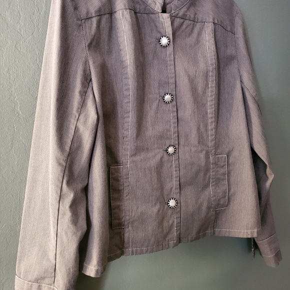 Black and White Jacket - Picture 3 of 7